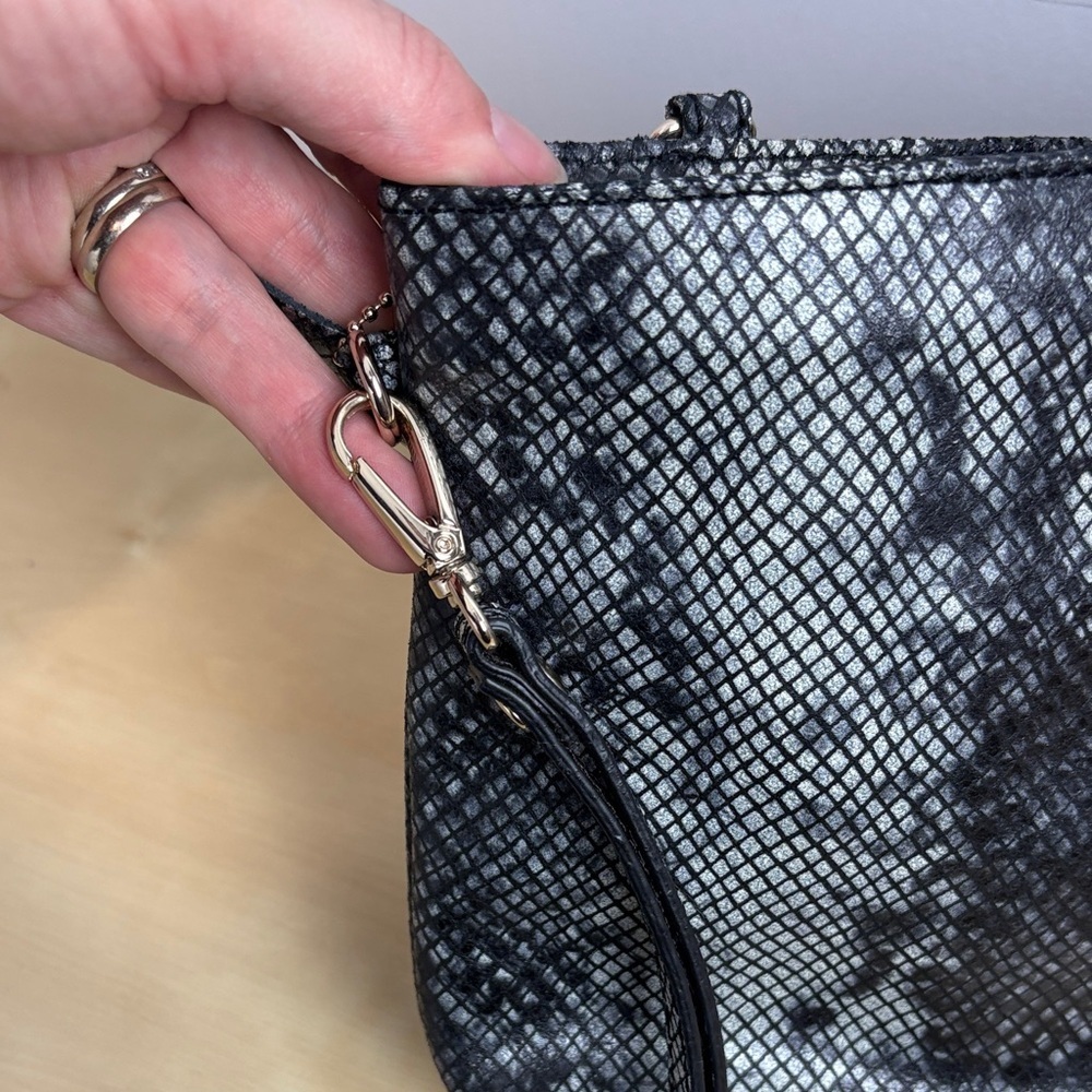 Danier leather Snakeskin oversized Wristlet - Picture 8 of 10